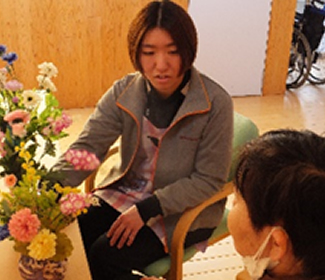 金沢　香澄 入社2022年 福島介護福祉専門学校　介護福祉学科 あぶくま更生園